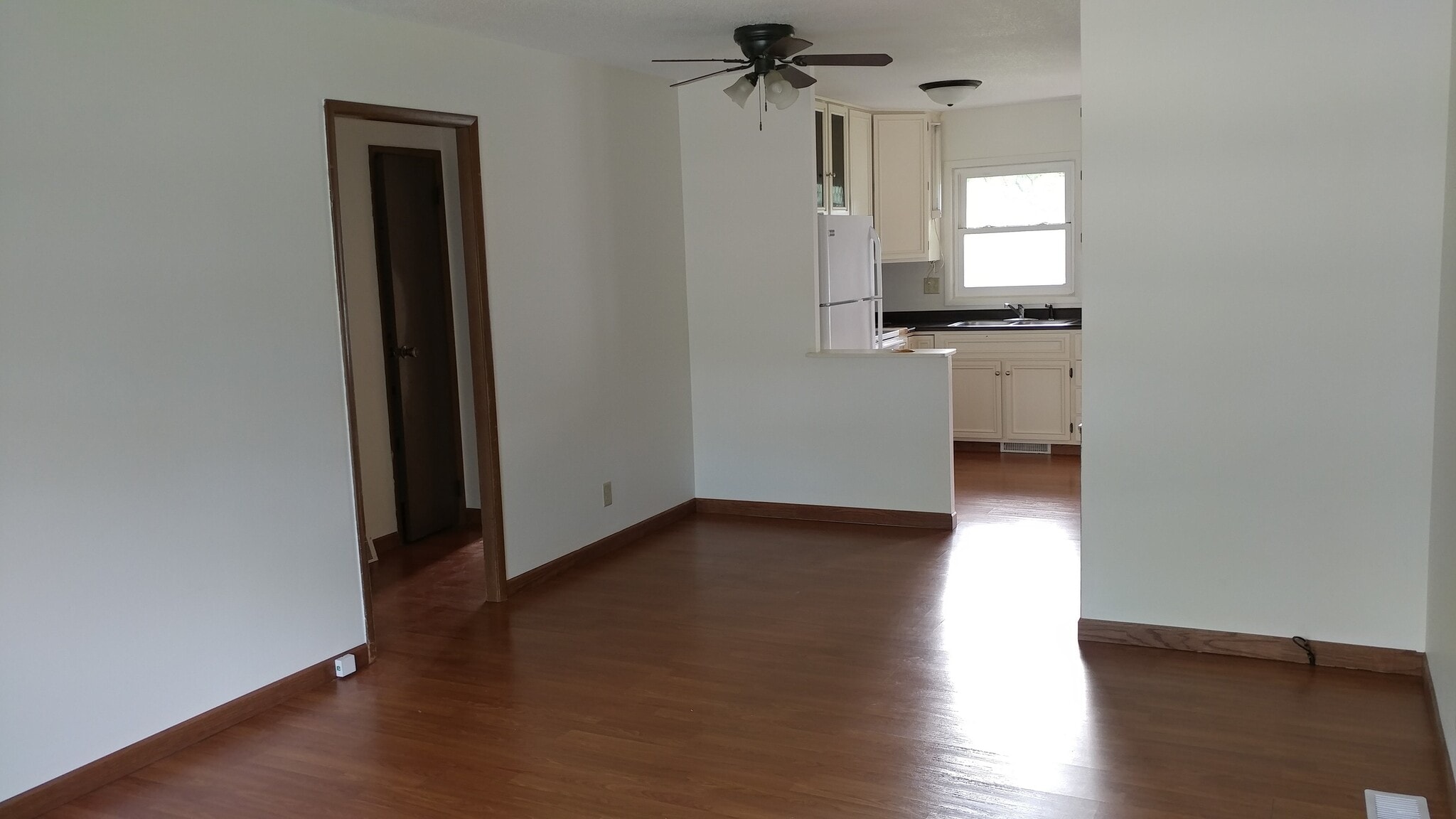 Building Photo - 208 17th Ave N