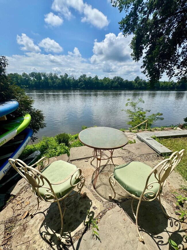 Building Photo - 54 River Dr