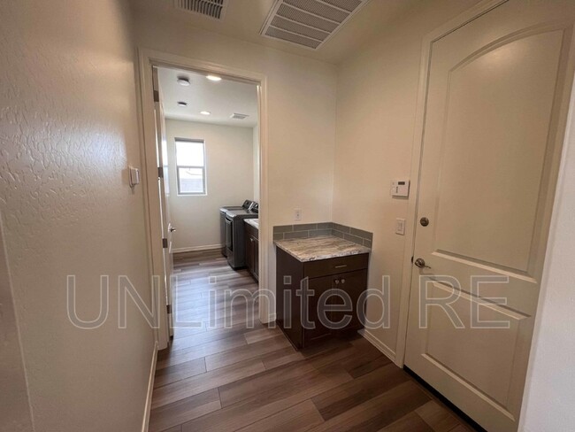 Building Photo - 7761 E Annabel Way