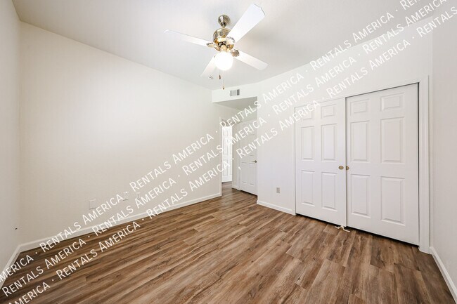 Building Photo - 4150 W Kent Dr