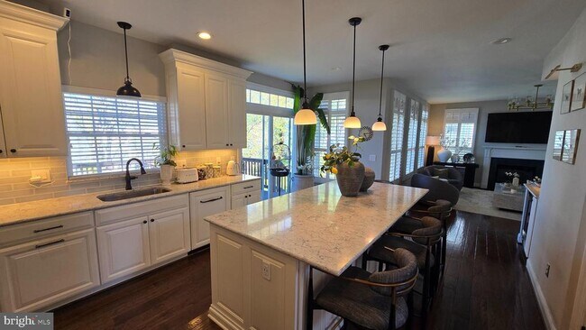 Building Photo - 47400 River Crest St