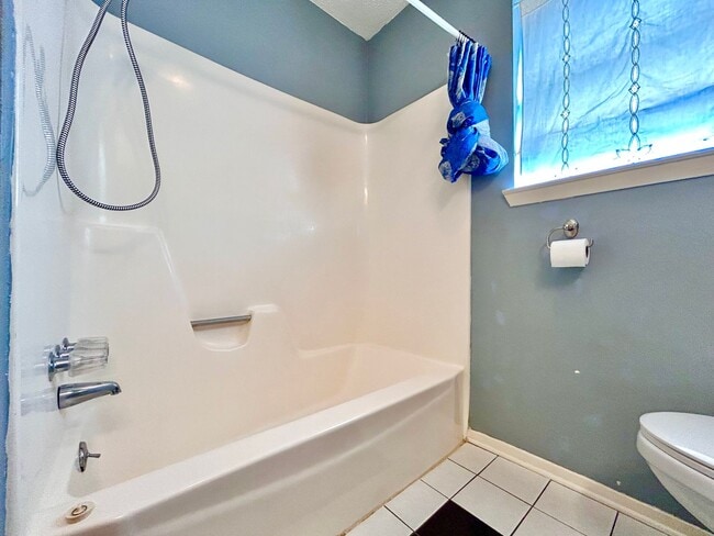 Building Photo - Warm & Inviting 3 Bed, 2 Bath Home with 2-Car Garage & Fireplace