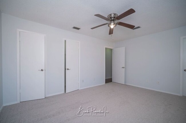 Building Photo - 7811 Woodpointe Dr