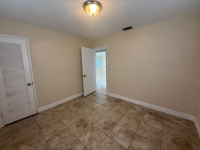 Building Photo - Highly Desired Tyrone home 2/1.5