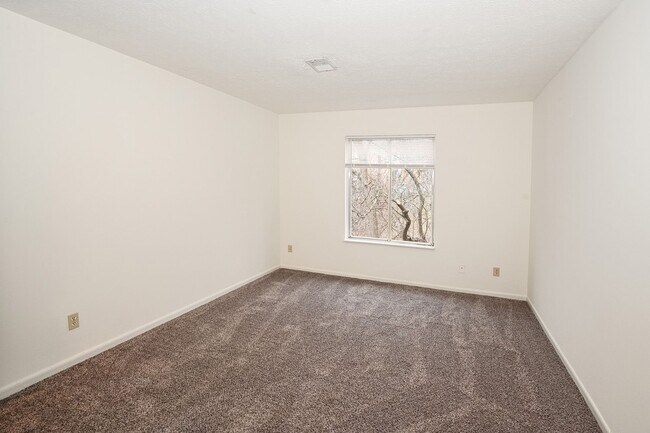 Building Photo - 5464 Beechmont Ave