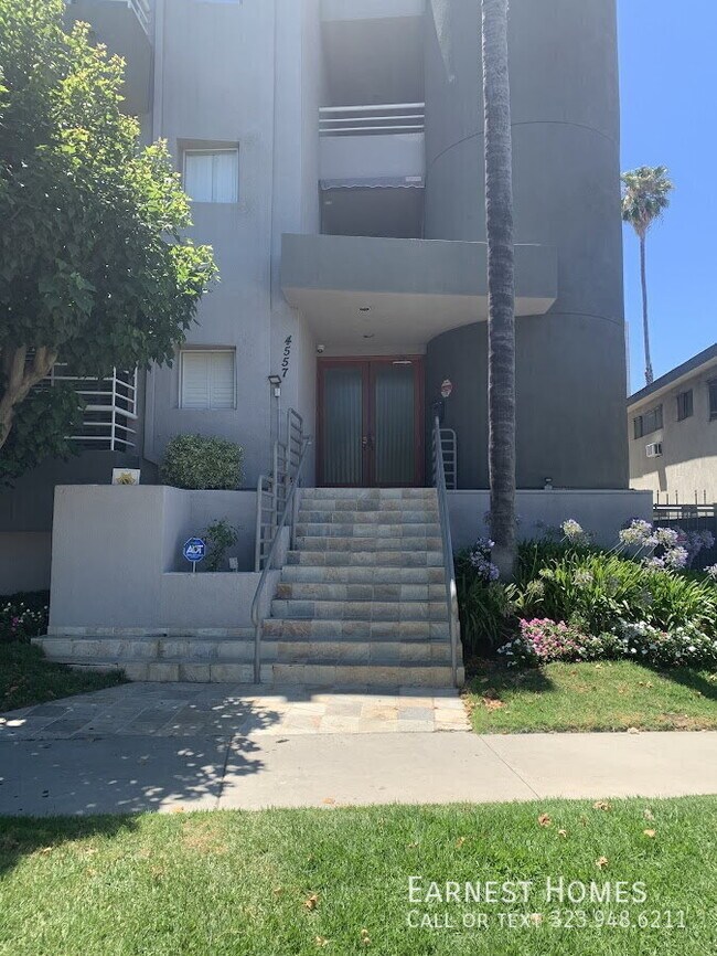 Building Photo - 4557 Haskell Ave