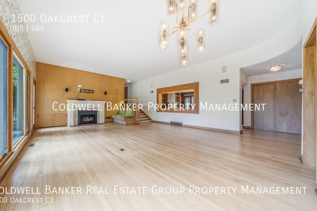 Building Photo - 1500 Oakcrest Ct