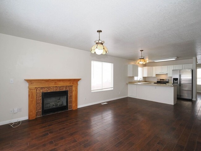 Building Photo - Beautiful Home in West Valley