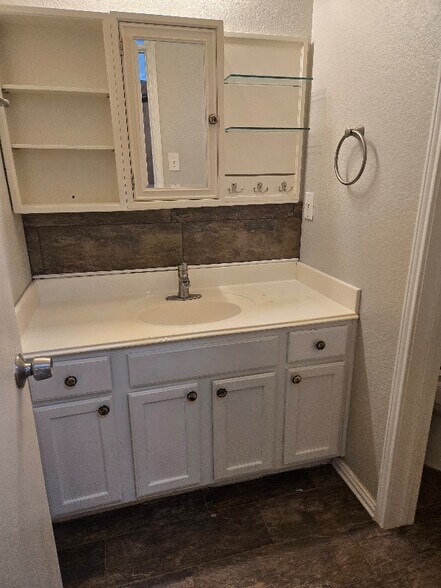 Building Photo - 1437 Pine Ln