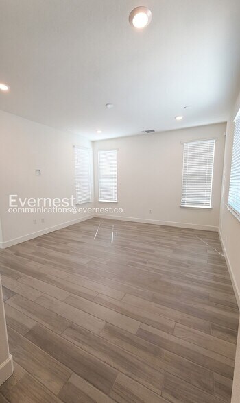 Building Photo - 7912 Titan Dr