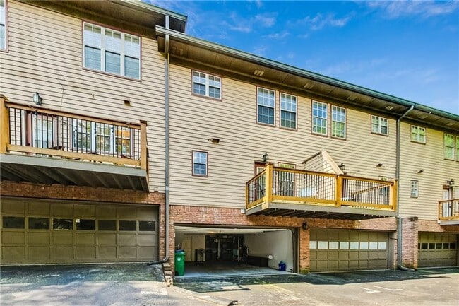 Building Photo - 1344 Stillwood Dr NE