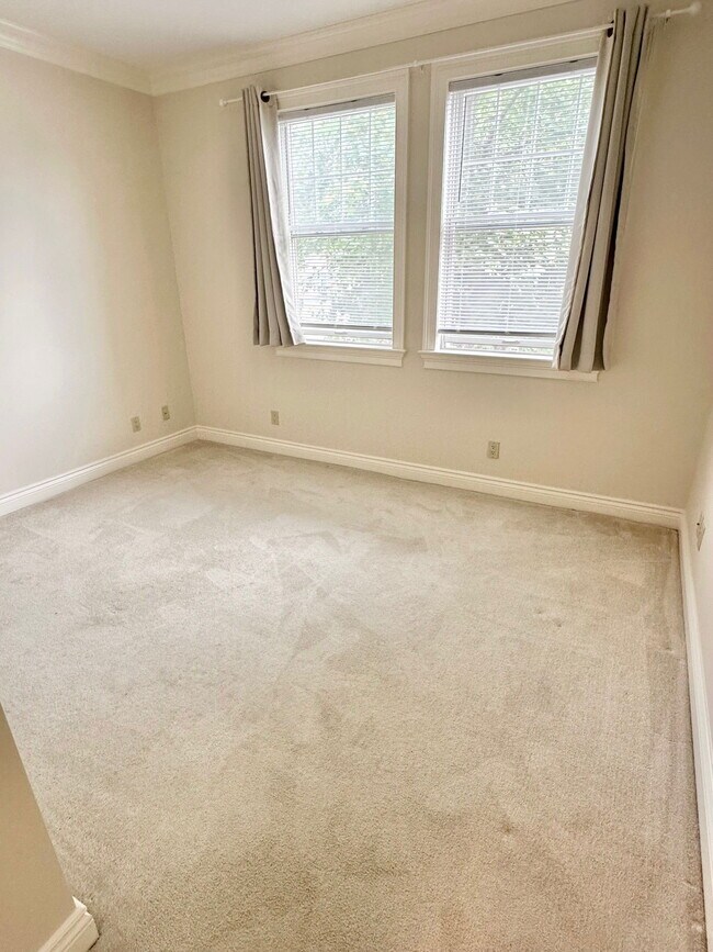 Building Photo - Madison Avenue, Park Ridge, NJ 07656 - 2 BR 2 BA condo