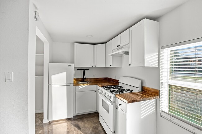 Building Photo - 7303 Market St