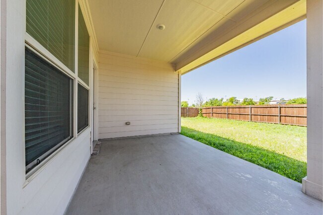 Building Photo - 8637 Centerboard Ln