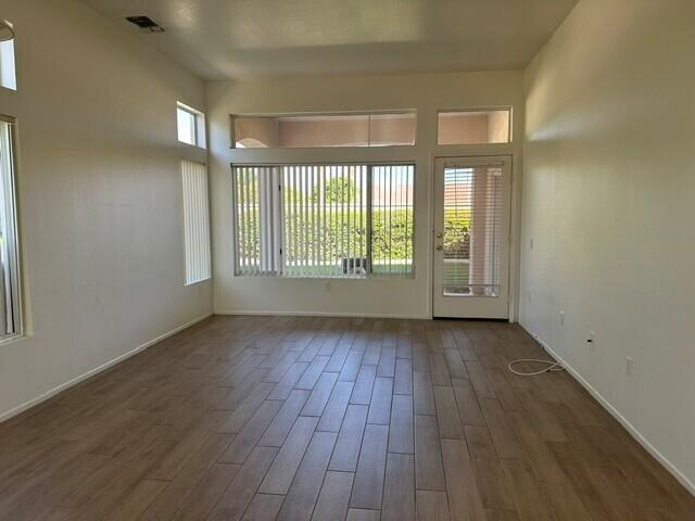 Building Photo - 37624 Breeze Way