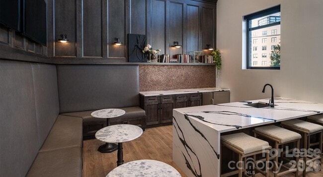 Building Photo - 2025 Cleveland Ave