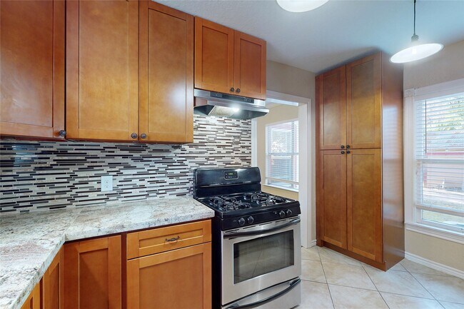 Building Photo - 511 Pearl St