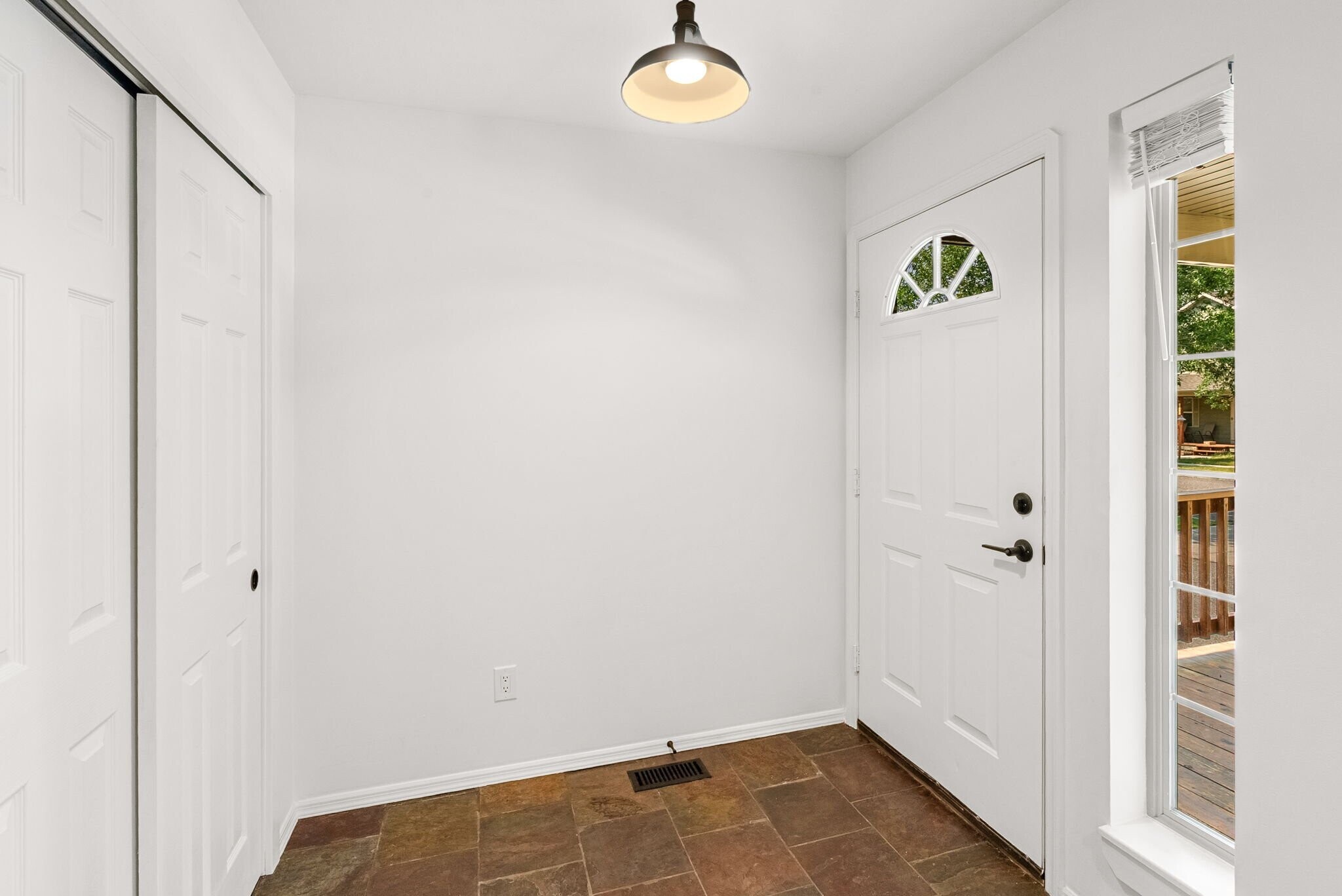 Building Photo - 1397 N River Rock Dr