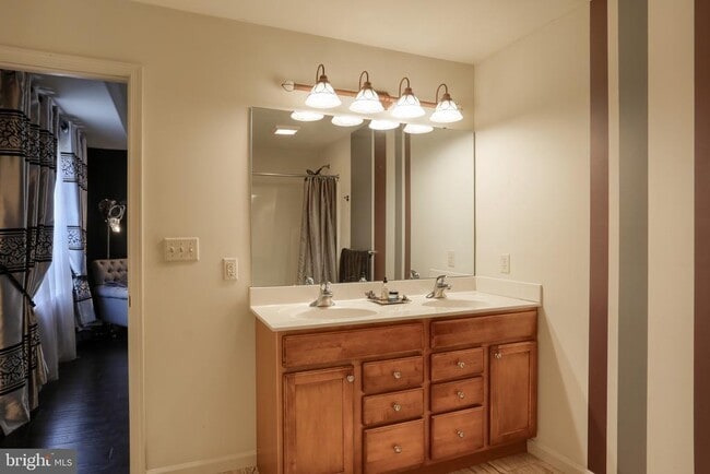 Building Photo - 5 Vista Cir