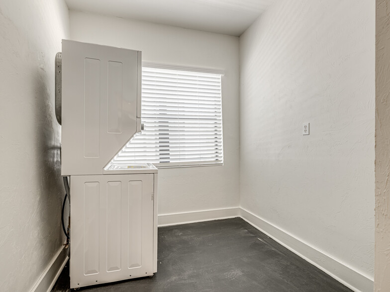 Laundry/storage room - 2305 NW 16th St