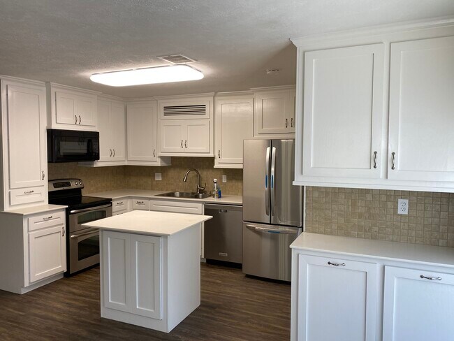 Building Photo - 5702 Golden Grove Ln