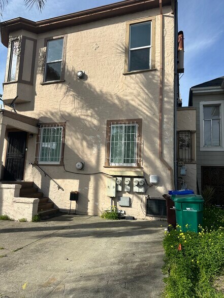 Exterior - 848 E 15th St