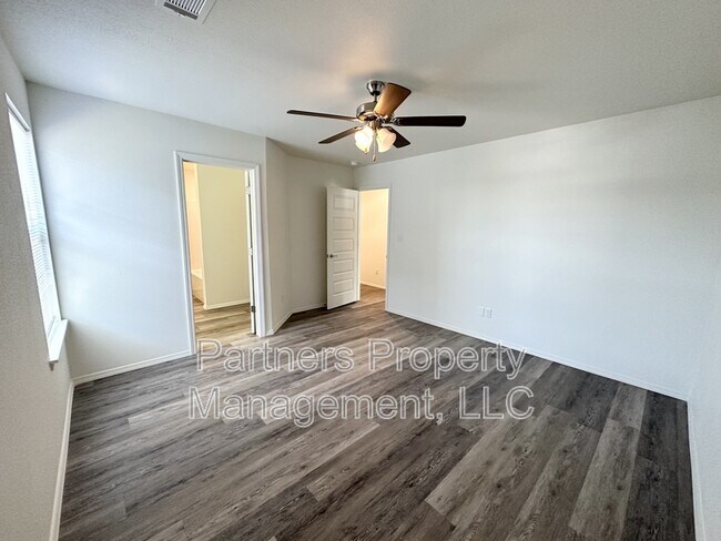 Building Photo - 1079 S Benchmark Ln