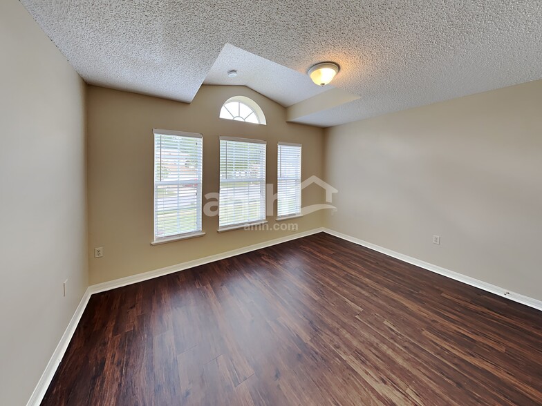 Building Photo - 4045 Half Moon Cir