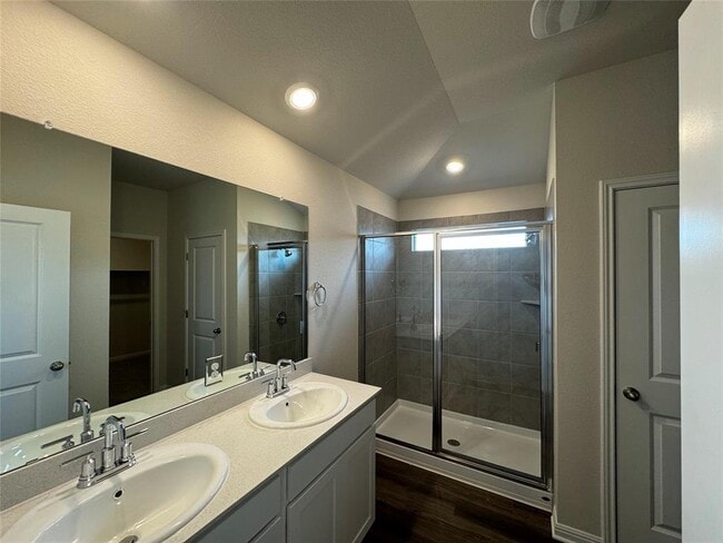 Building Photo - 340 Fossil Dr