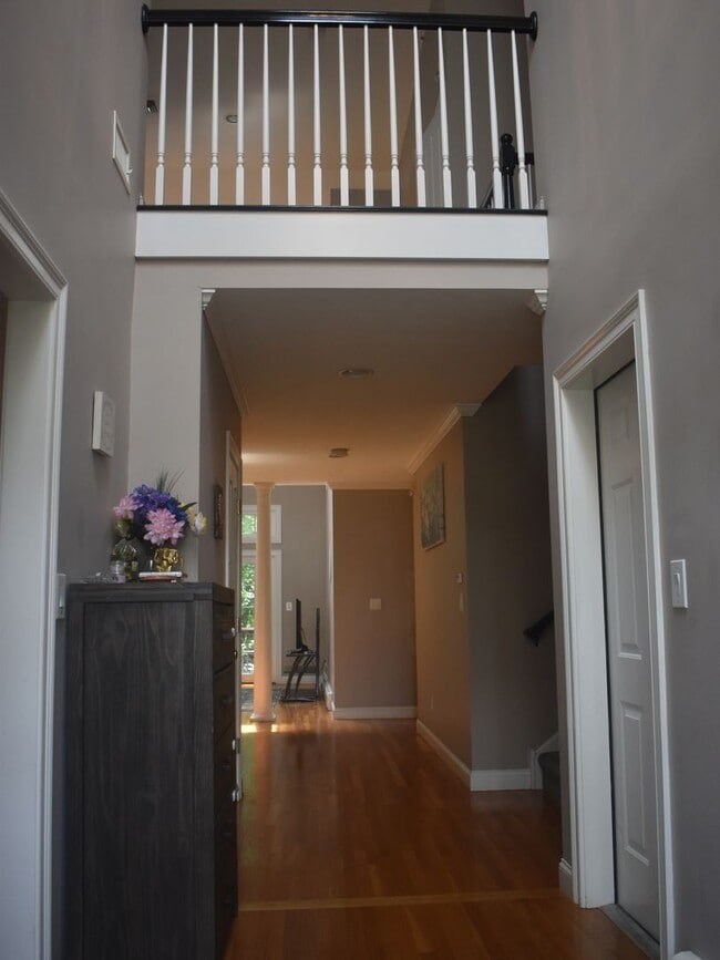 Building Photo - Townhome in Hingham