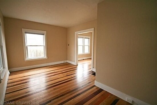 Building Photo - 10 Vandine Pl NE