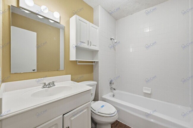 Building Photo - 207 Evelyn St