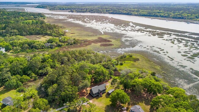 Building Photo - "Spacious 4-Bed Oasis with Guest Suite on Johns Island - Your Dream Home Awaits!"
