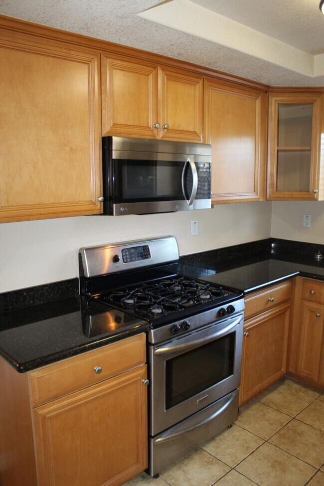 Building Photo - 1Bed/1Bath Condo in Oceanside~ Los Morros