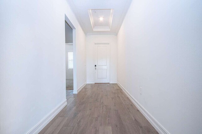 Building Photo - Spacious Like New 4-Bedroom Oasis with 3 F...