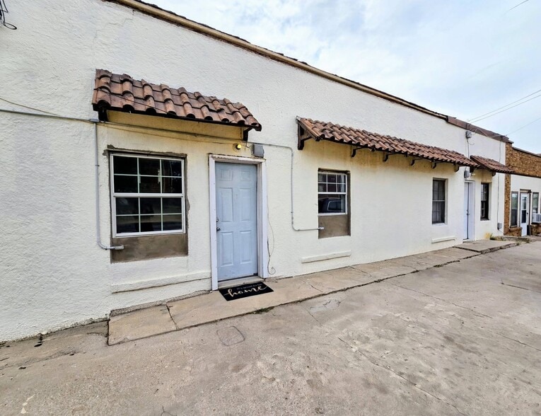 Building Photo - 1008 Runnels St