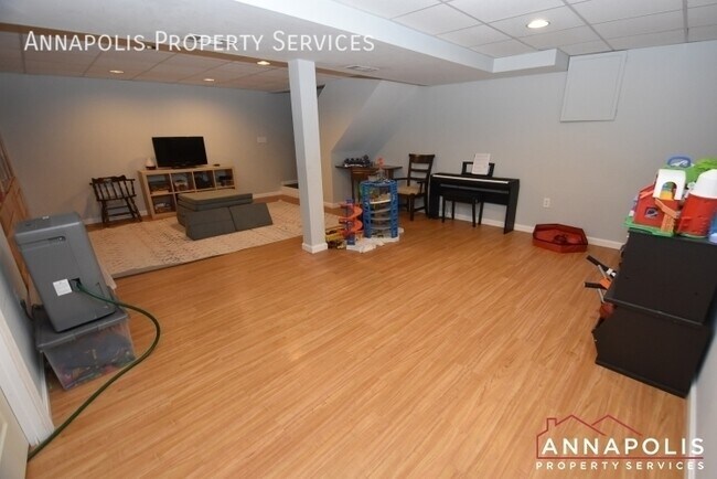 Building Photo - 552 Benforest Dr