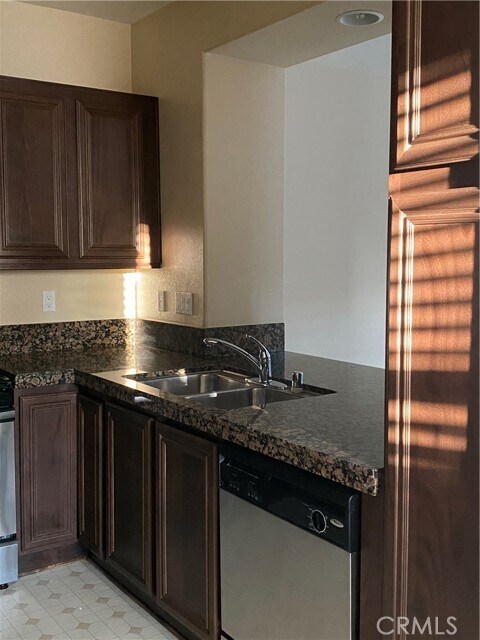 Building Photo - 17871 Shady View Dr