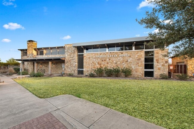 Building Photo - 514 Wincliff Dr