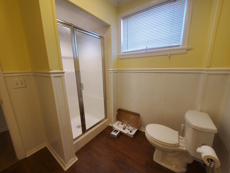 Building Photo - 158 East Ave