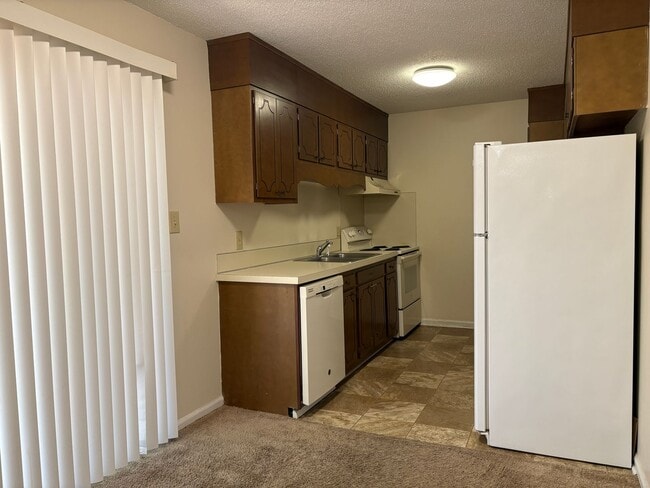 Building Photo - 1 Bedroom, 1 Bathroom Condo in High Point!