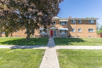 Building Photo - 1909 Gardenia Ave