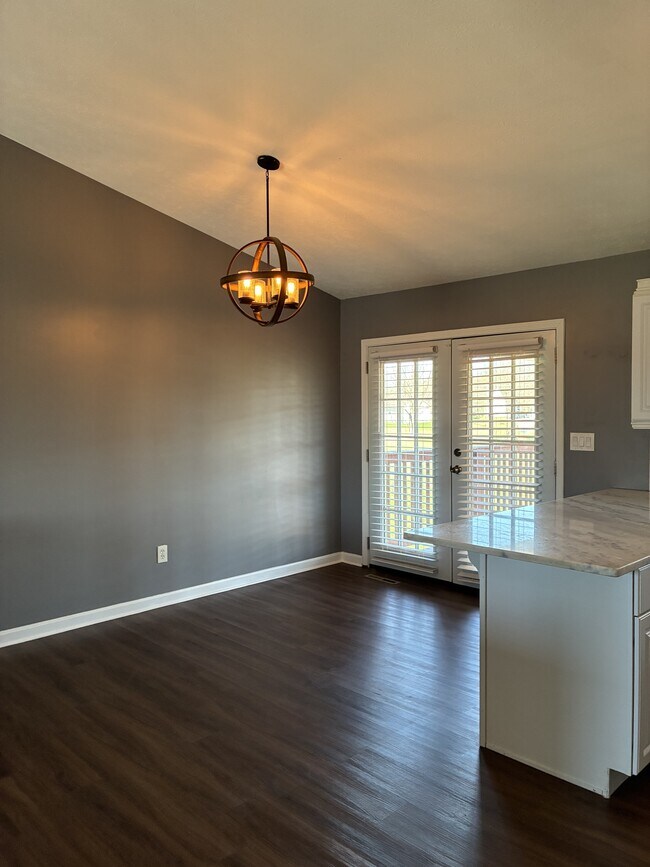 Building Photo - 1105 Lobo Dr