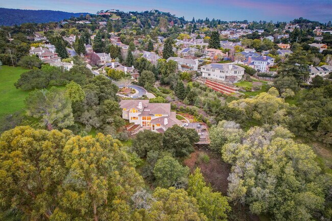 Building Photo - 140 Emerald Estates Ct
