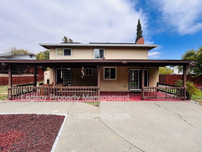 Building Photo - 493 Dahlia St