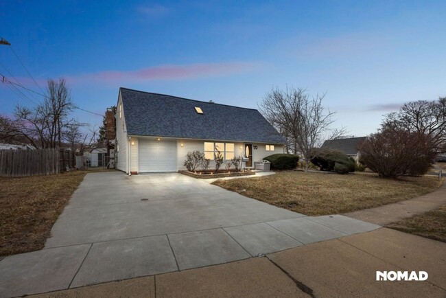 Building Photo - Spacious 5BR House in Levittown