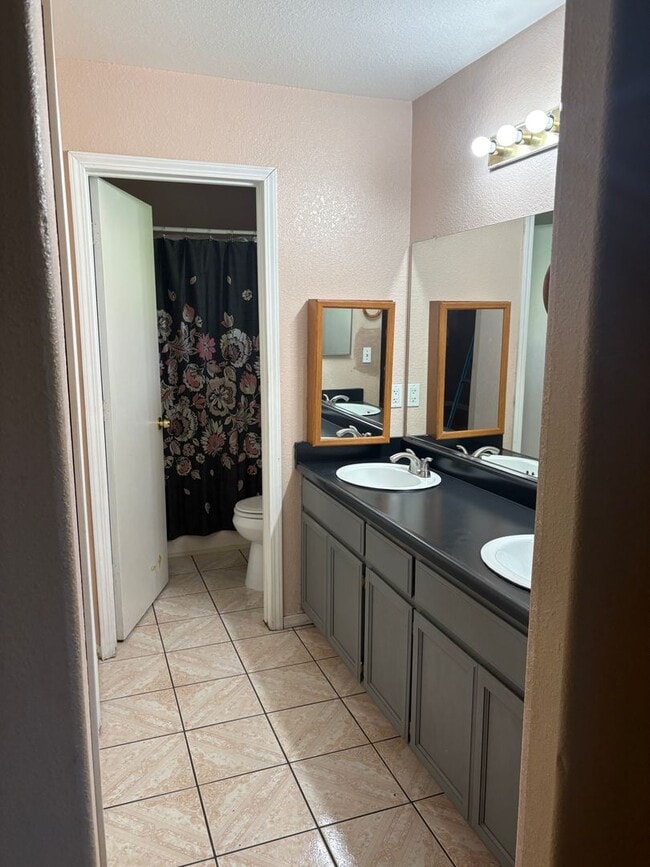 Building Photo - 3 bedroom 2 Bath home in quiet court