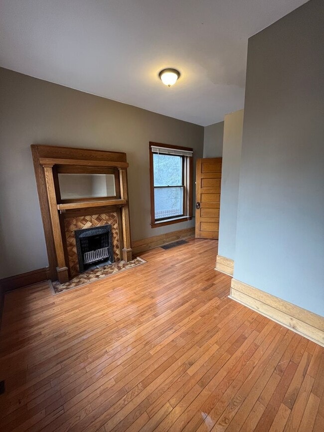 Building Photo - 2 Bedroom 2 Bathroom in Popular Baker Dist...