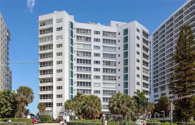 Building Photo - 4925 Collins Ave