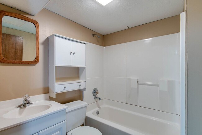 Building Photo - 1816 Elaine Dr